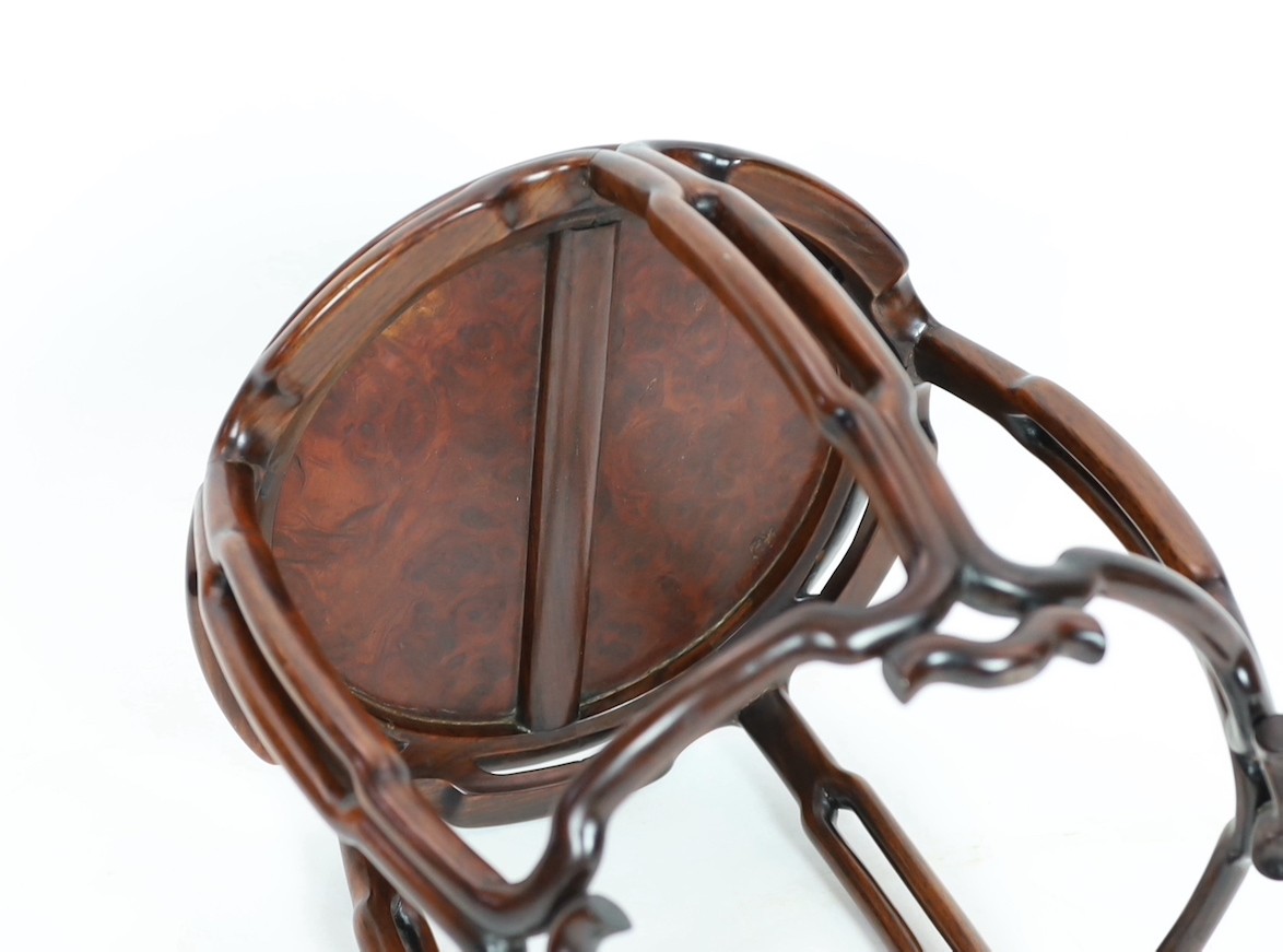 A Chinese hongmu and burr wood small stool, 19th century, 22.5cm wide, 28.5cm high